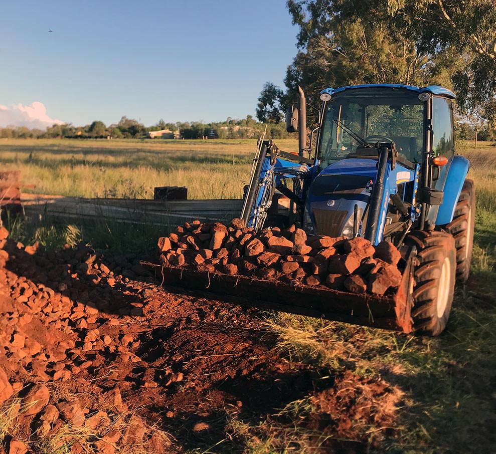 Front end loader tractor driveway repairs and gravel driveways in Dubbo NSW